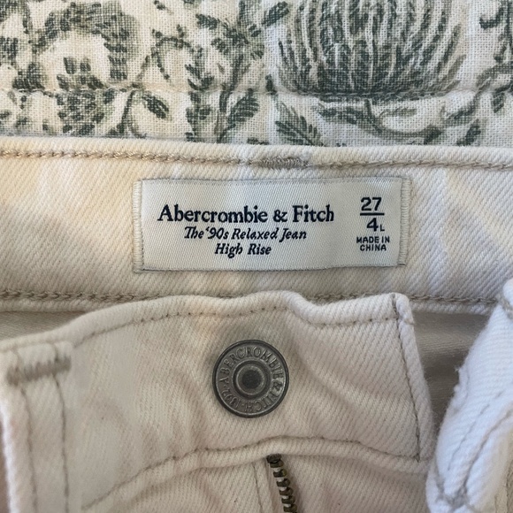 Abercrombie The 90's Relaxed Jean High Rise - Picture 3 of 3